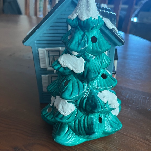 Dept 56 Snow Village Blue Springfield House with tree 1987 Retired 1980’s - Picture 5 of 11